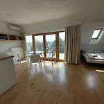 Familia Apartmanhaz *