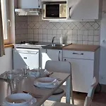 Apartment Familia Apartmanhaz *
