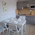 Apartment Familia Apartmanhaz *