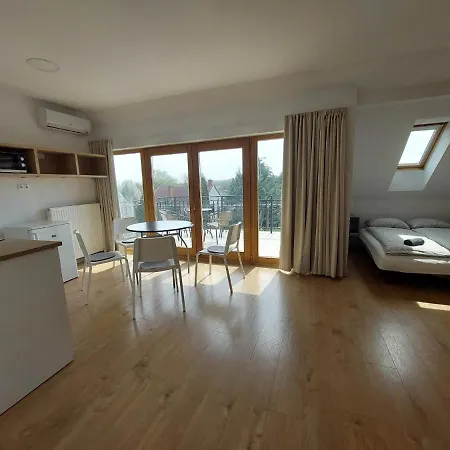 Familia Apartmanhaz *