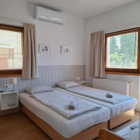 Familia Apartmanhaz شقة كيستاي