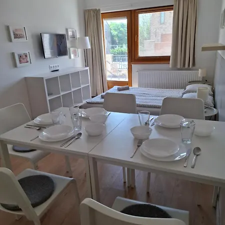 Familia Apartmanhaz كيستاي