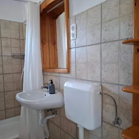 Familia Apartmanhaz *