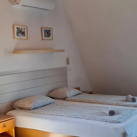 Familia Apartmanhaz Διαμέρισμα *