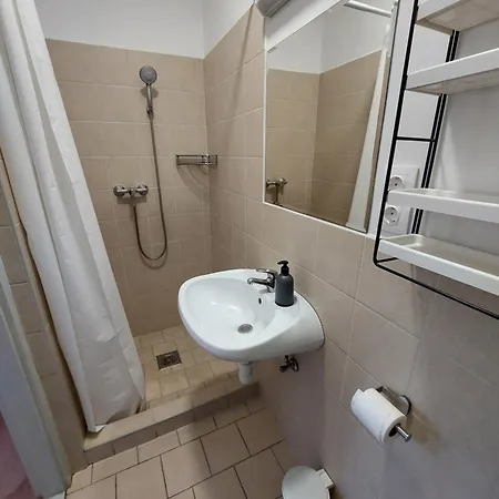 Familia Apartmanhaz *