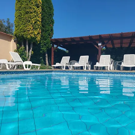 Familia Apartmanhaz شقة كيستاي