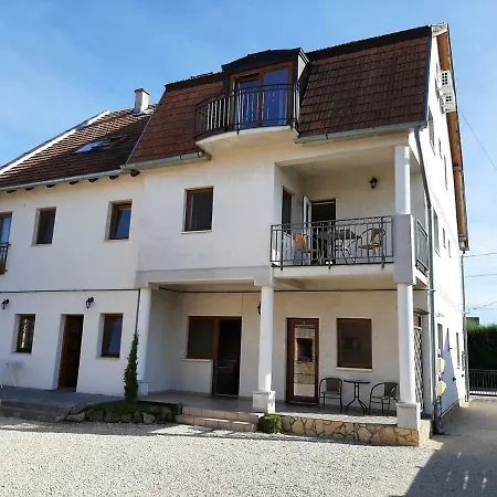 Familia Apartmanhaz * Keszthely