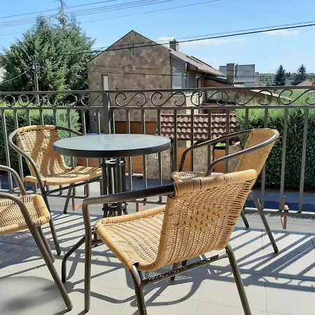 Familia Apartmanhaz Διαμέρισμα *