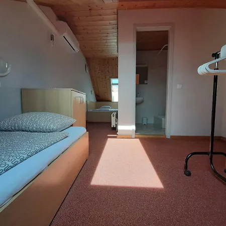 Familia Apartmanhaz Διαμέρισμα *