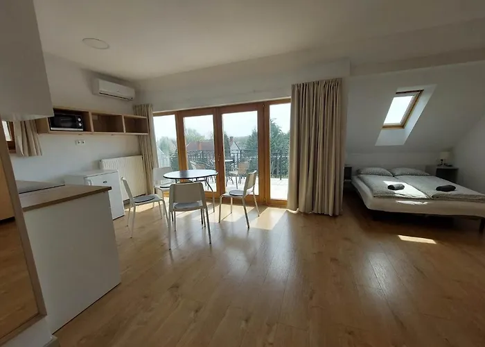 Familia Apartmanhaz *