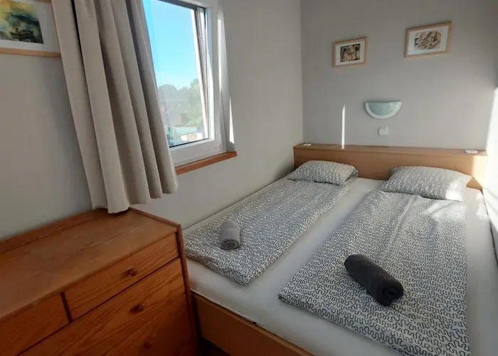 Familia Apartmanhaz דירה *