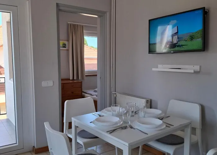 Familia Apartmanhaz * קסזטלי