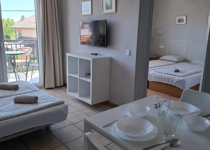 Familia Apartmanhaz