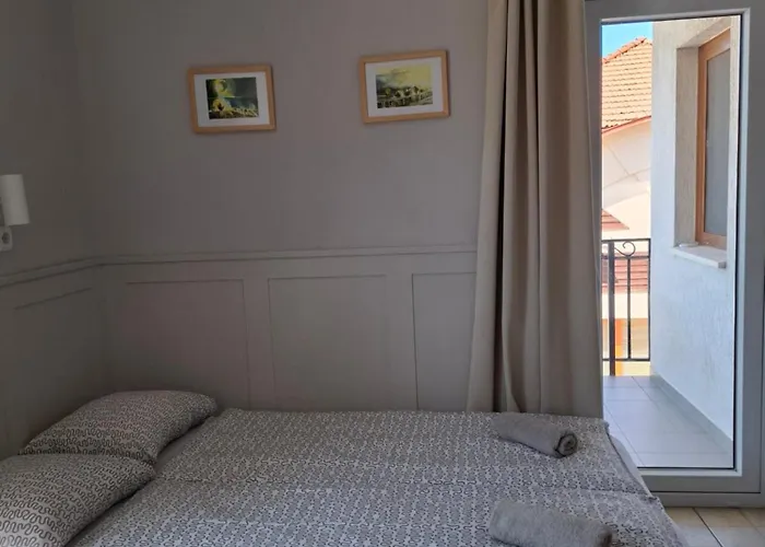 Familia Apartmanhaz דירה *