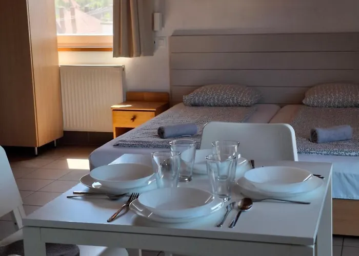 Familia Apartmanhaz קסזטלי