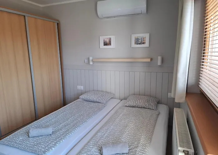 Familia Apartmanhaz * קסזטלי
