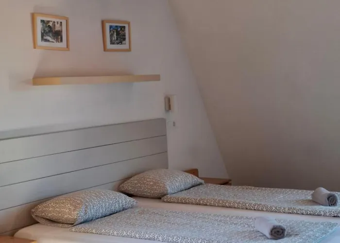 Familia Apartmanhaz דירה *