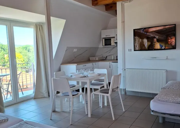 דירה Familia Apartmanhaz *