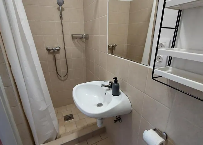 Familia Apartmanhaz *