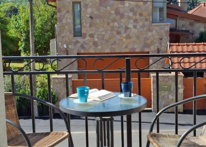 Familia Apartmanhaz * קסזטלי