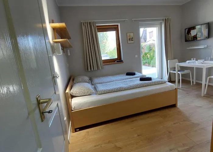 Familia Apartmanhaz דירה *