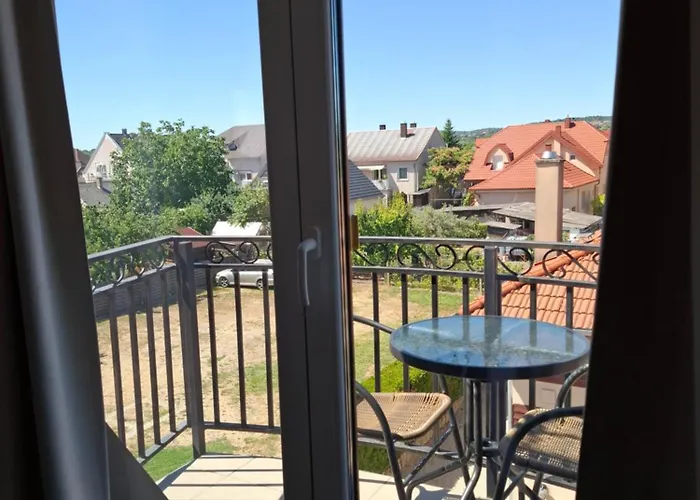 Familia Apartmanhaz * קסזטלי