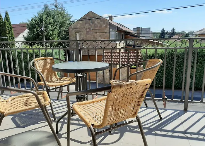 Familia Apartmanhaz דירה *